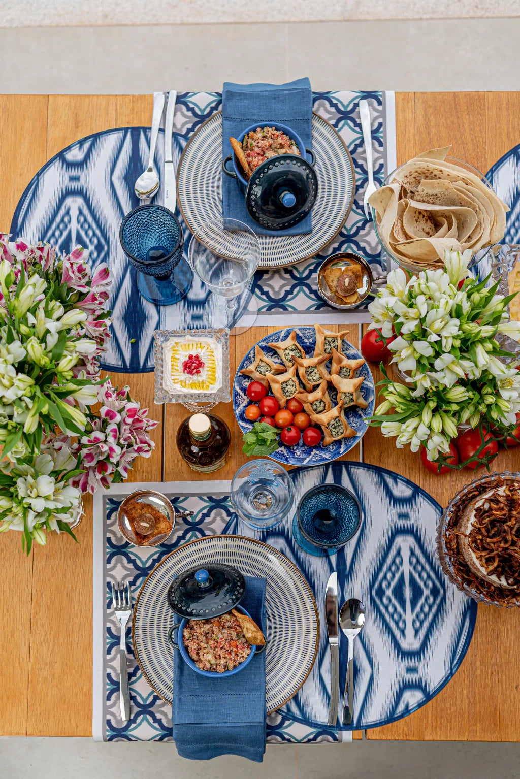 JOGO AMERICANO REDONDO DE TECIDO IMPERMEÁVEL - ESTAMPA IKAT AZUL