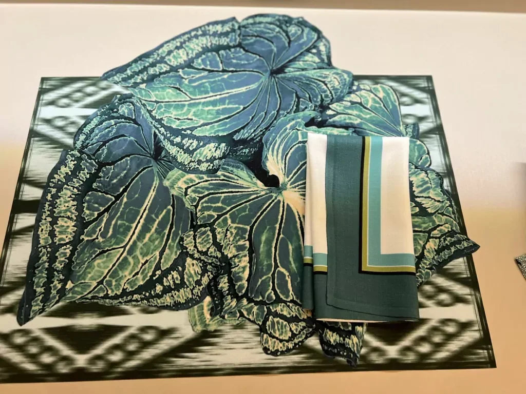 JOGO AMERICANO FOLHA IKAT DE TECIDO IMPERMEÁVEL - ESTAMPA VERDE LA VIDA