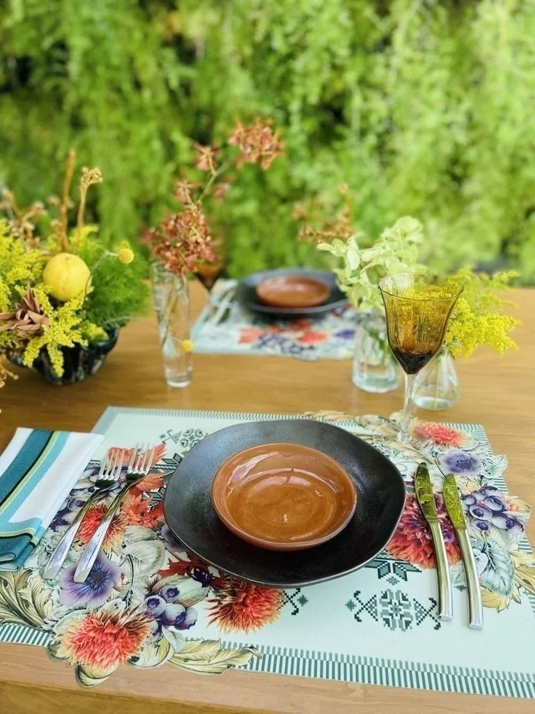 JOGO AMERICANO RETANGULAR DE TECIDO IMPERMEÁVEL - ESTAMPA PONTO CRUZ VERDE LA GLORIA