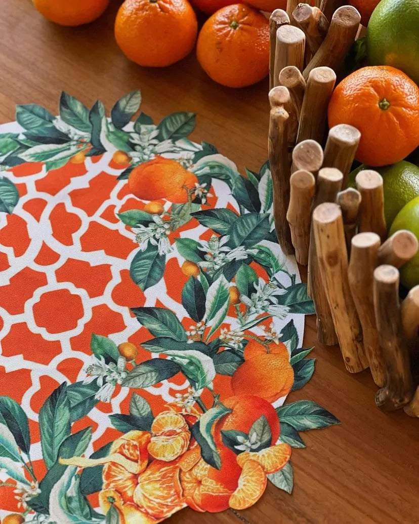 JOGO AMERICANO REDONDO DE TECIDO IMPERMEÁVEL - ESTAMPA MARROQUINA COM MANDARINA