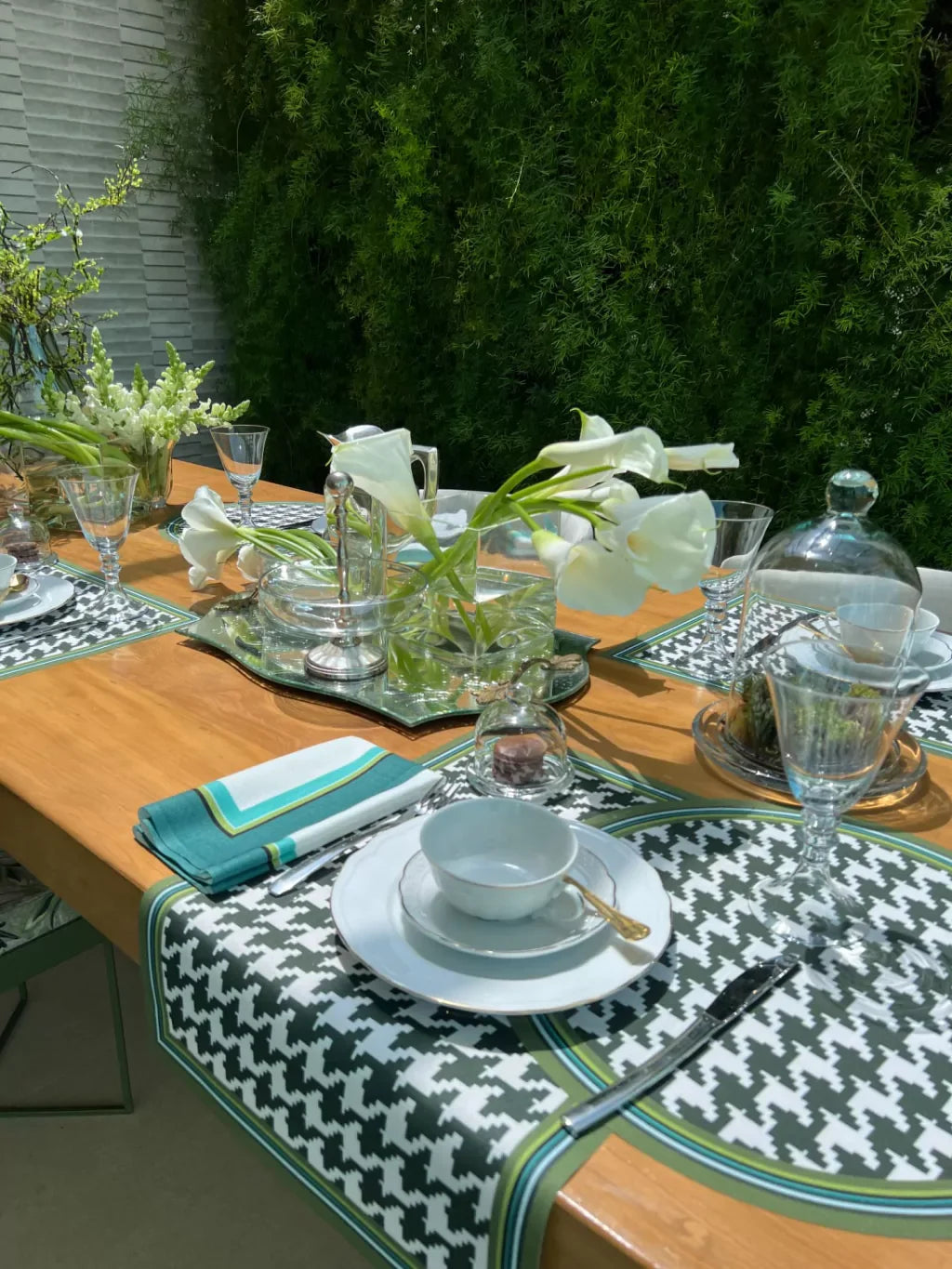 JOGO AMERICANO REDONDO DE TECIDO IMPERMEÁVEL - ESTAMPA PIED DE POULE VERDE