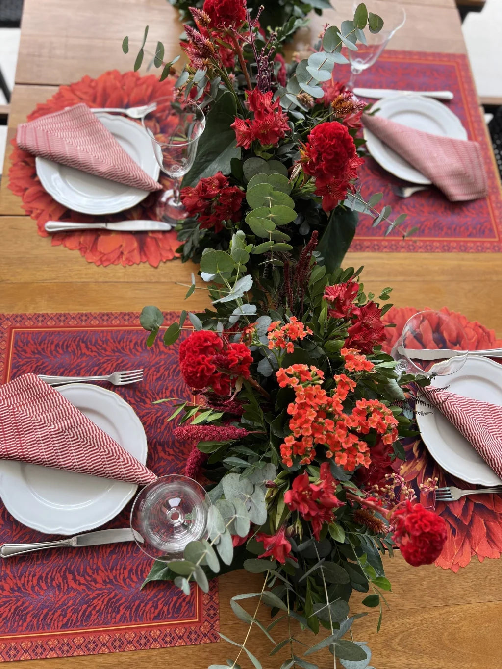 JOGO AMERICANO RETANGULAR DE TECIDO IMPERMEÁVEL - ESTAMPA ZEBRA VERMELHA LA GLORIA