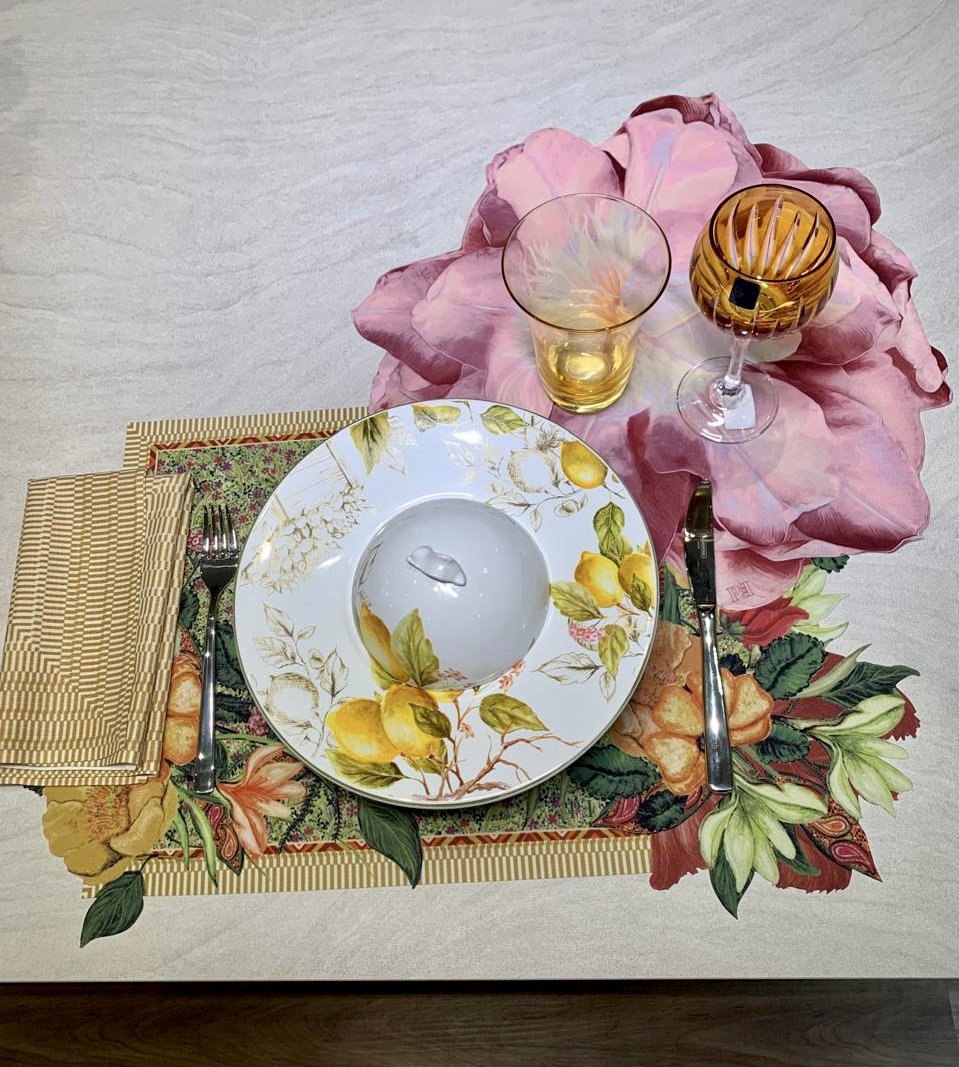 JOGO AMERICANO RETANGULAR DE TECIDO IMPERMEÁVEL - ESTAMPA FLORAL GEOMÉTRICA PARAÍSO