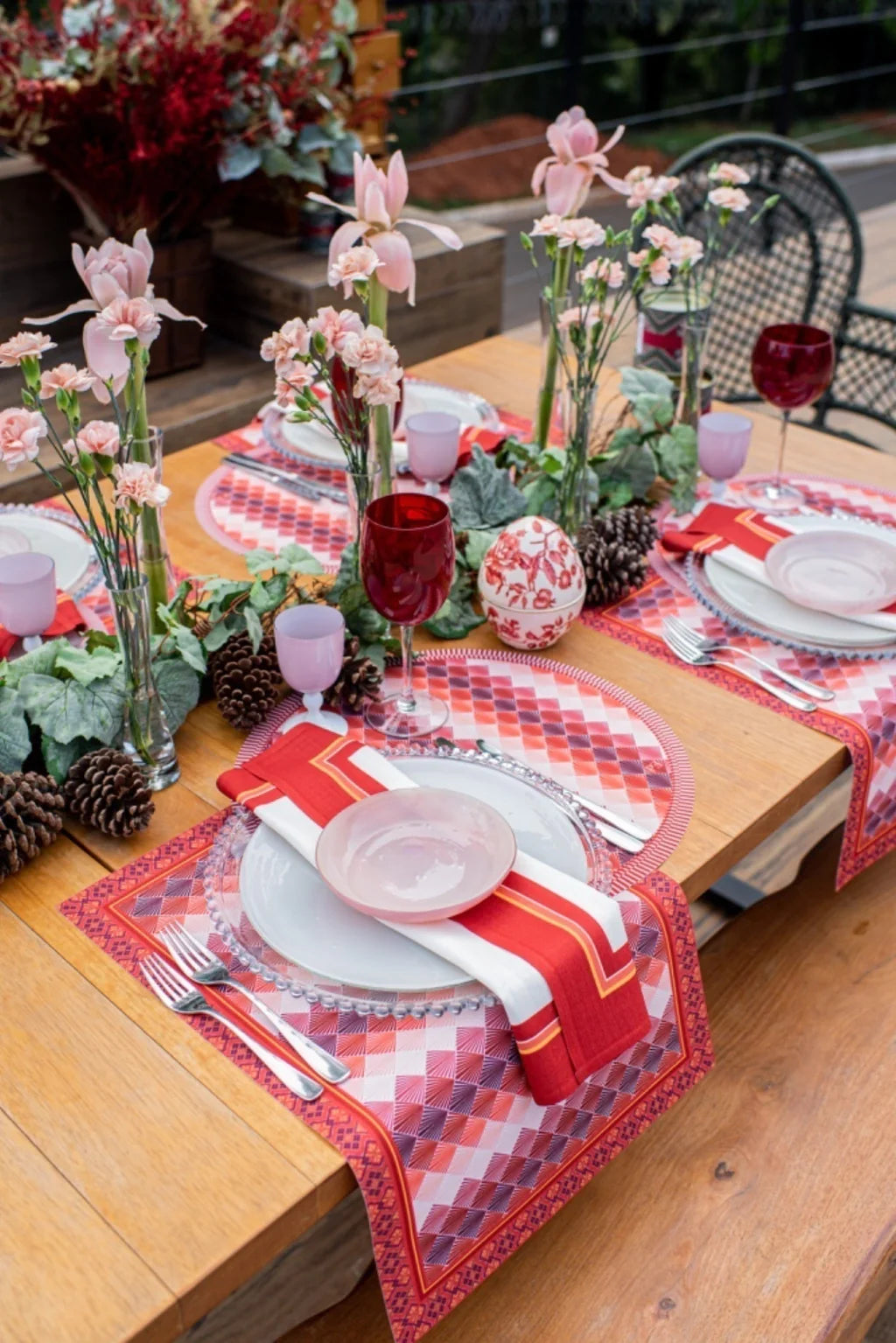 JOGO AMERICANO REDONDO DE TECIDO IMPERMEÁVEL - ESTAMPA ORIENTAL VERMELHA PAZ