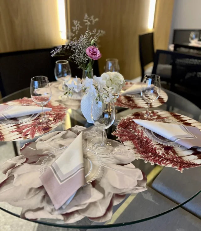 JOGO AMERICANO REDONDO DE TECIDO IMPERMEÁVEL - ESTAMPA ABSTRATA MAGENTA