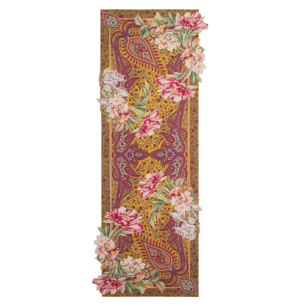 CAMINHO DE MESA AÇAFRÃO DE TECIDO IMPERMEÁVEL - ESTAMPA CASHMERE FAMÍLIA EL JARDÍN DE PALOMA