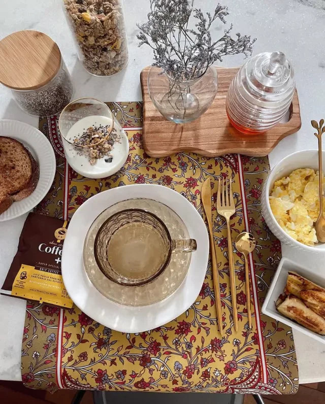 JOGO AMERICANO RETANGULAR DE TECIDO IMPERMEÁVEL - ESTAMPA CASHMERE AÇAFRÃO 