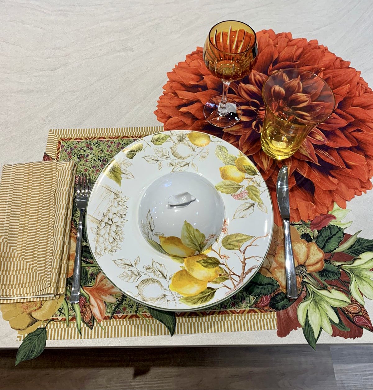 JOGO AMERICANO RETANGULAR DE TECIDO IMPERMEÁVEL - ESTAMPA FLORAL GEOMÉTRICA PARAÍSO